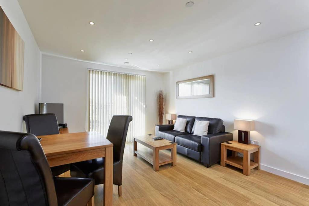 Modern Apartment At Slough Station, London In 18 Mins! Exterior foto