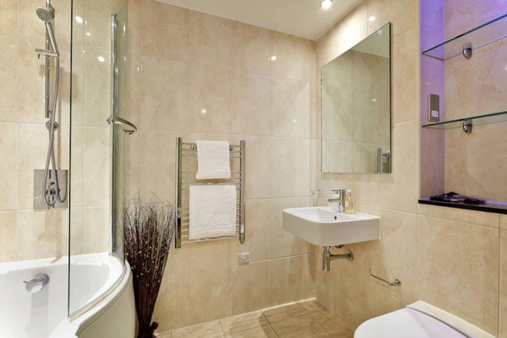 Modern Apartment At Slough Station, London In 18 Mins! Exterior foto