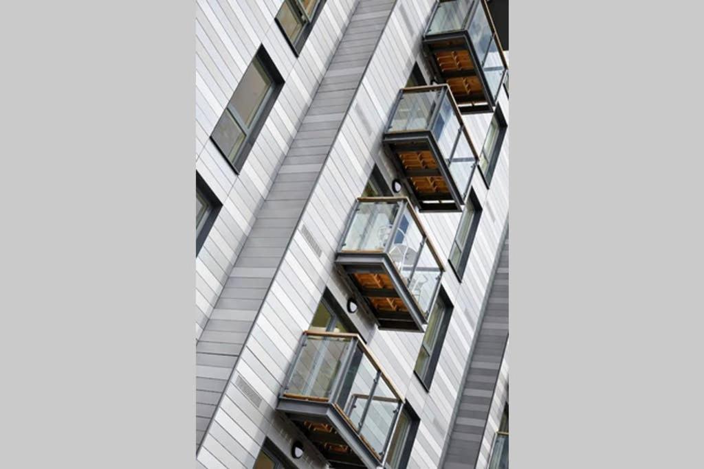 Modern Apartment At Slough Station, London In 18 Mins! Exterior foto